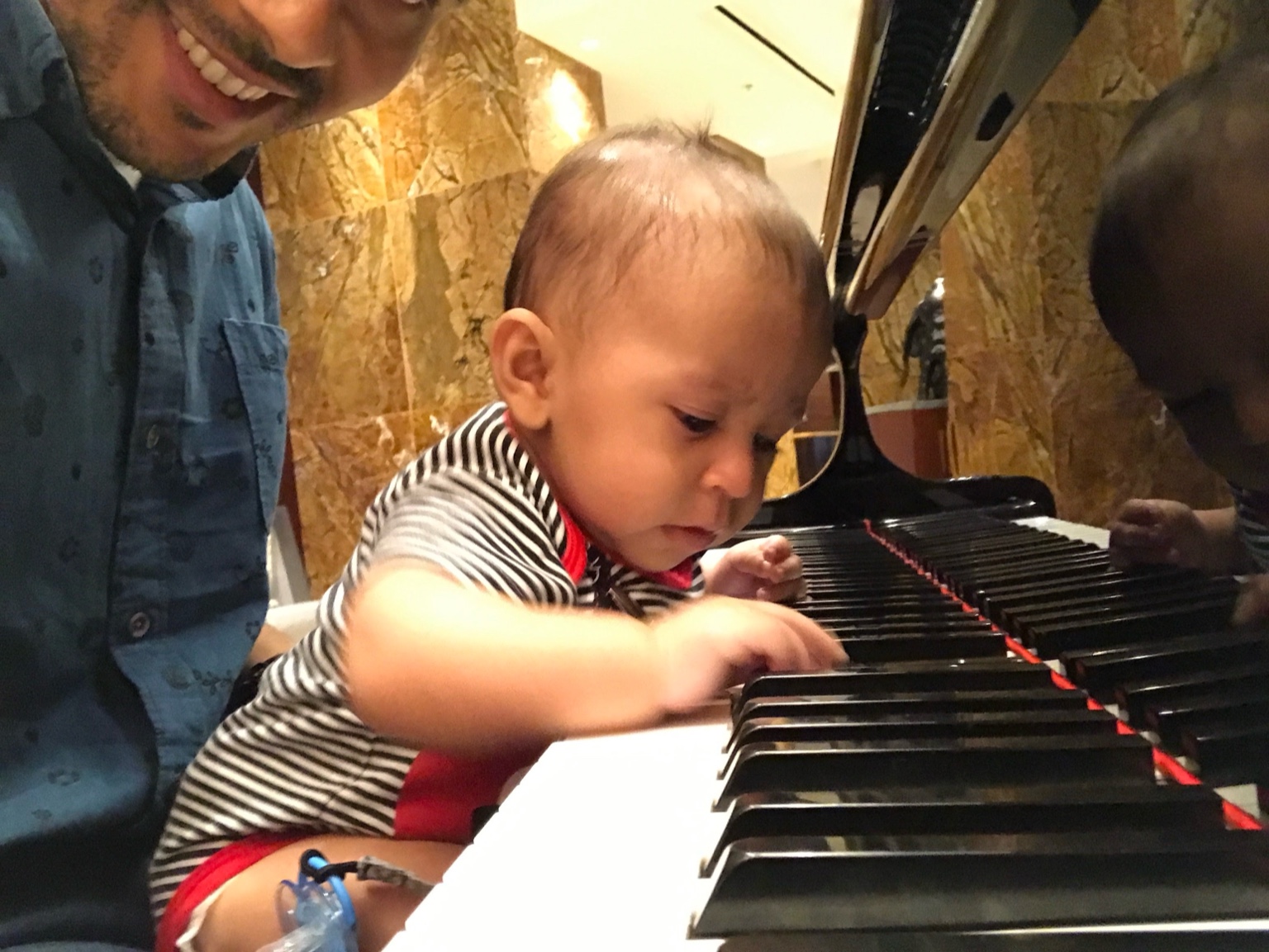Leonardo as a baby at the piano